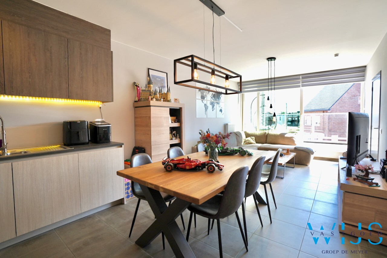 Instapklaar &amp; energiezuinig appartement met garage te Ertvelde ! 