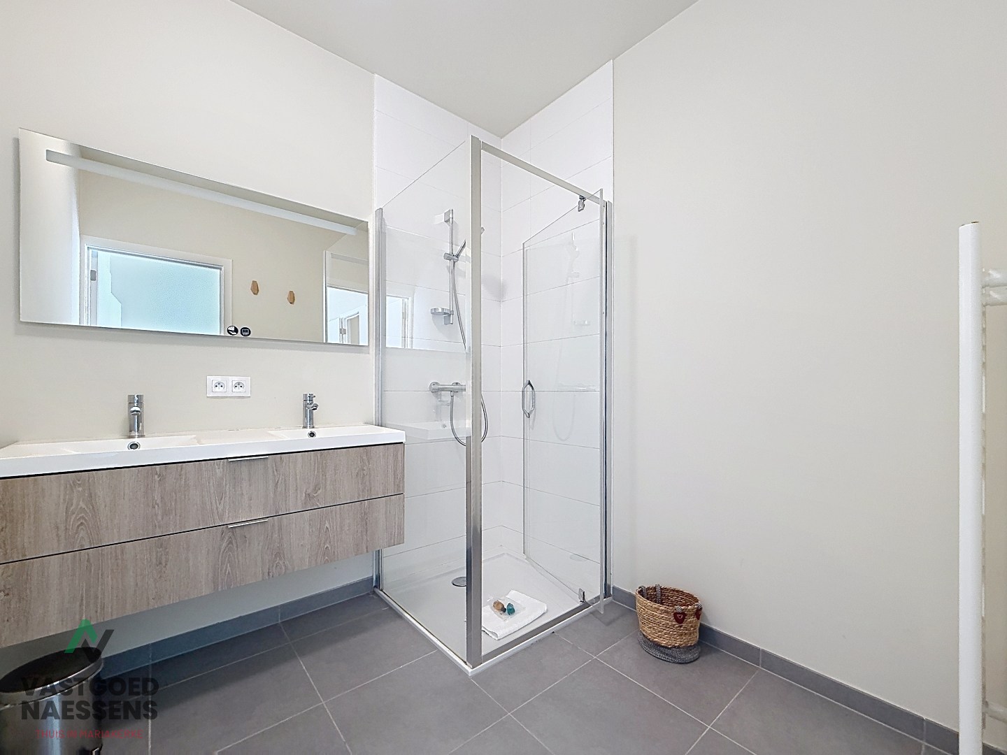 SCHITTEREND DUPLEX-APPARTEMENT – 3 SLPK – 2 BADKAMERS – ZONNIG TERRAS 