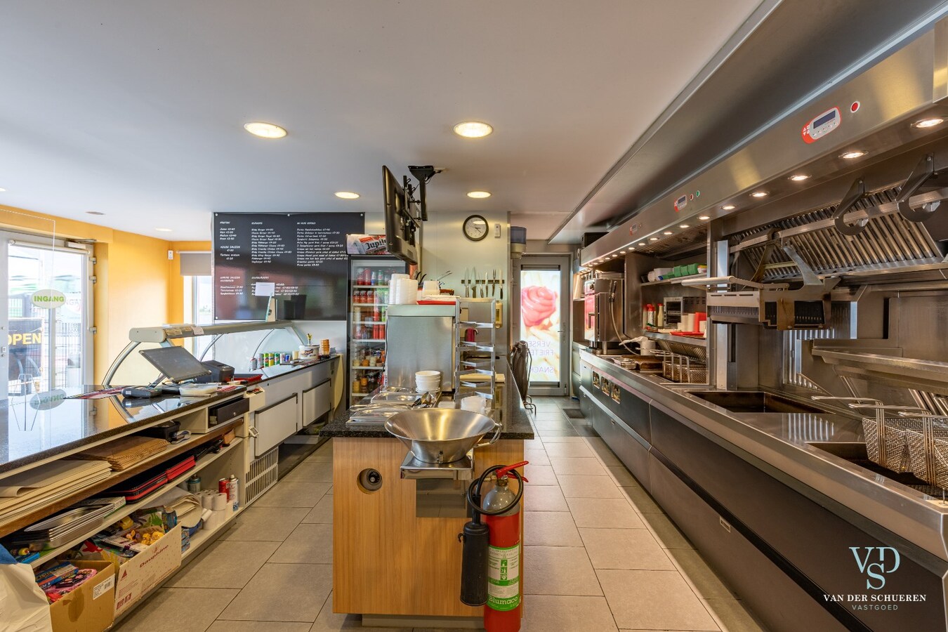 Handelspand mét woongelegenheid op commerciële locatie 