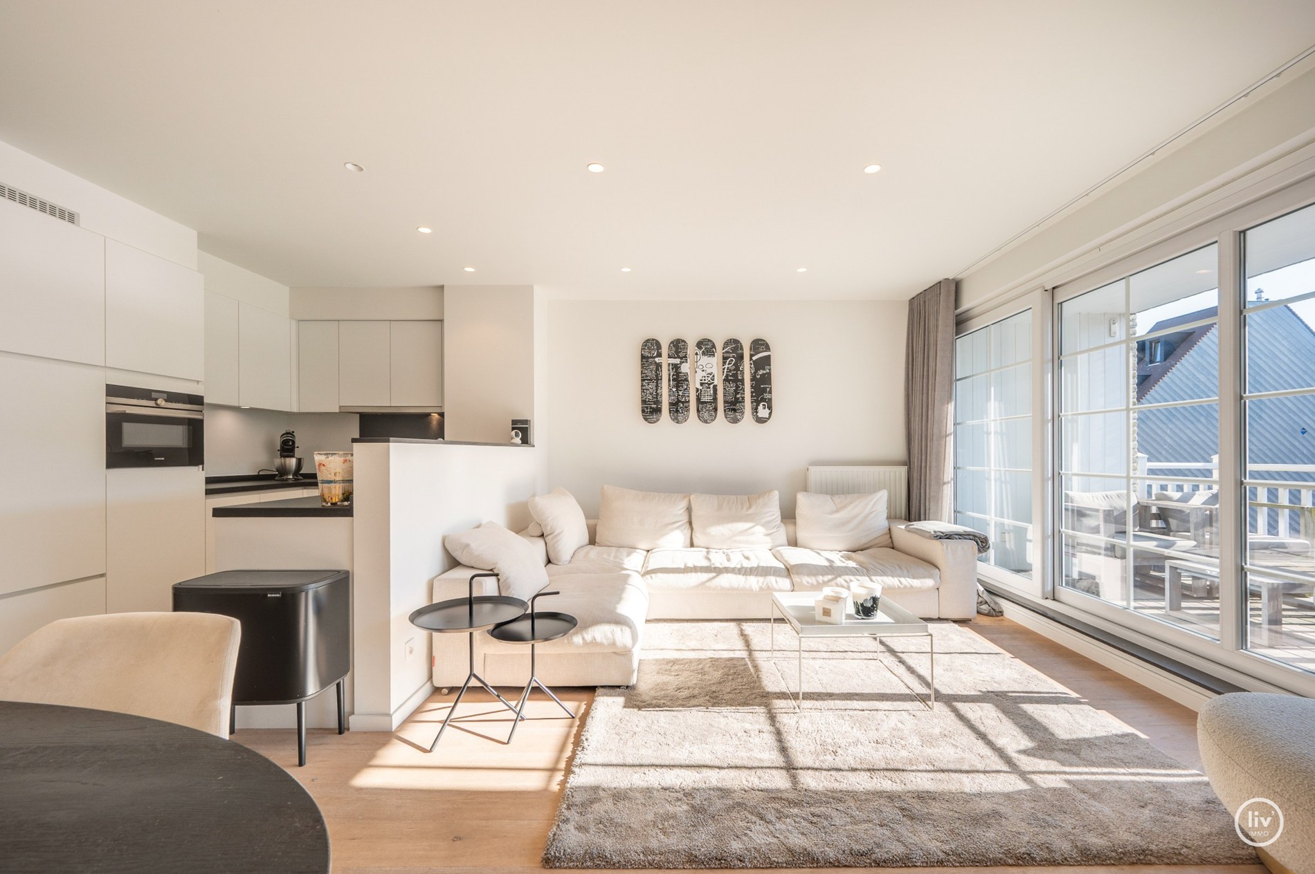 Prachtig, ruim en récent (2015) appartement met 3 volwaardige slaapkamers en zonnig terras goed gelegen op de Leopoldlaan te Knokke. 