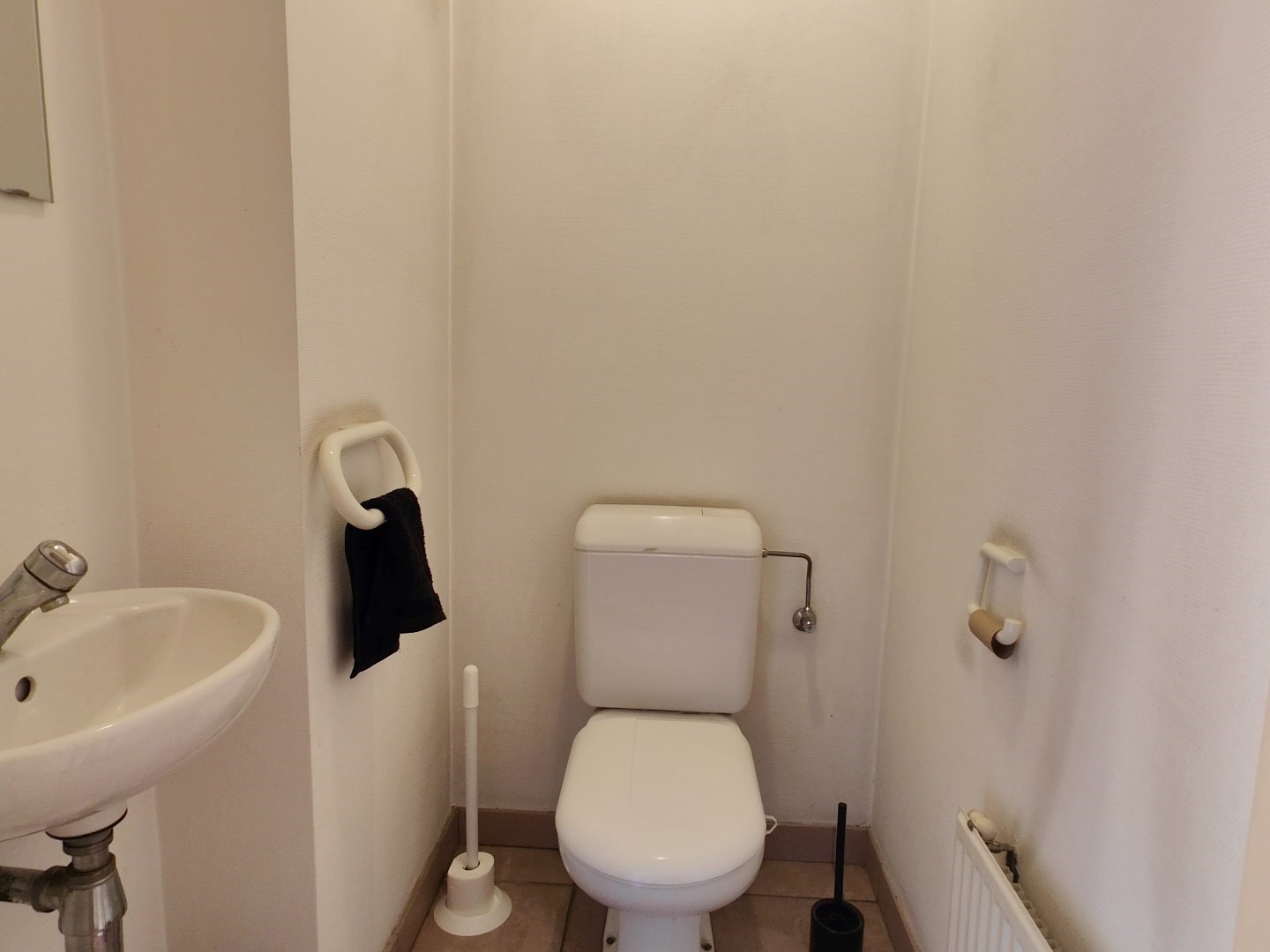 Kantoorruimte op het 1e verdiep te huur in het centrum van Ardooie 