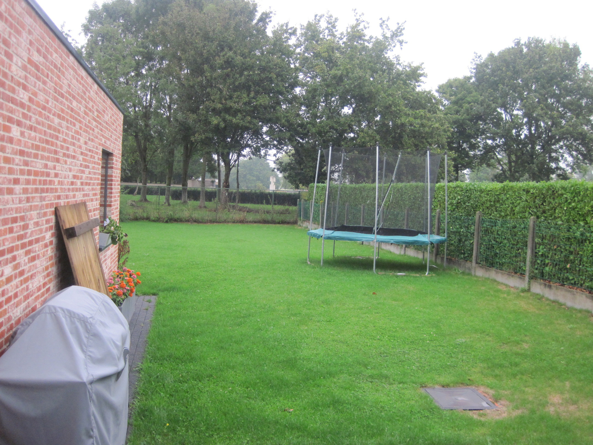 Exceptioneel ruim gelijkvloers appartement. Geen vaste kosten ! 