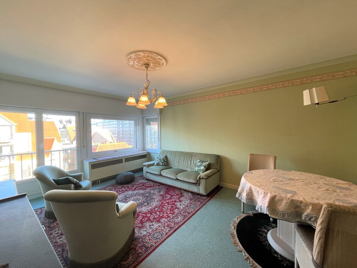 Gemeubelde studio te Westende-Bad 