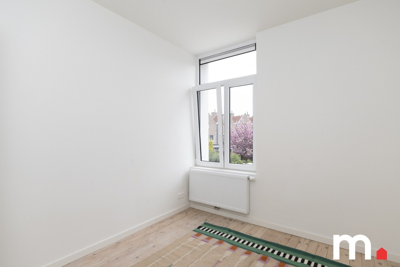 TOPPER op UNIEKE LIGGING in een van de mooiste lanen van Kortrijk EPC B ! MET UITWEG ! 