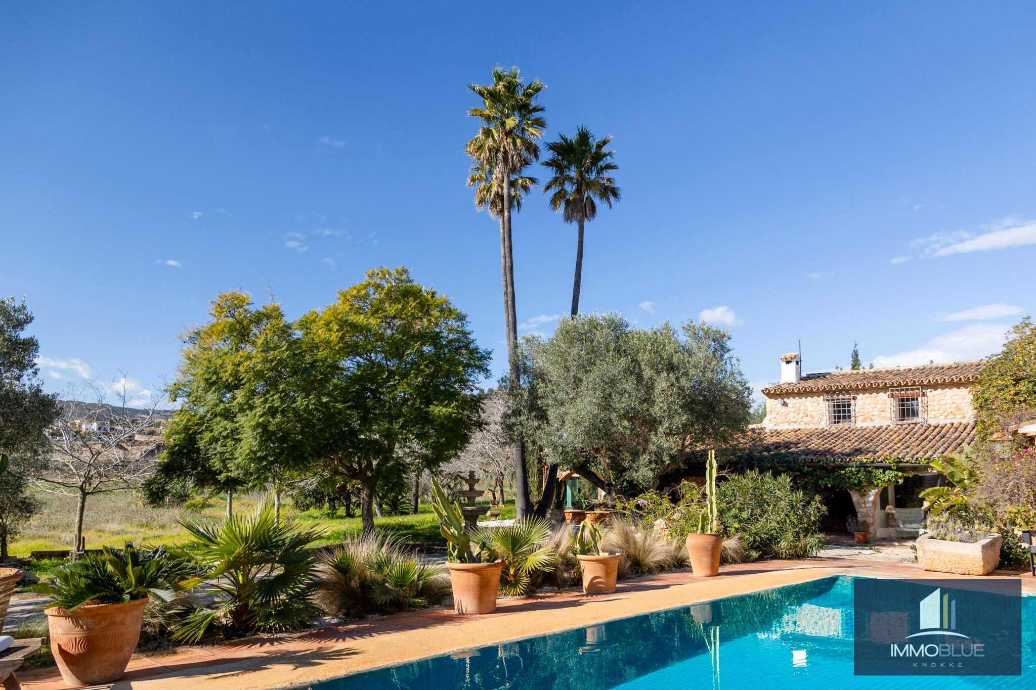 Dit uitzonderlijke landgoed, gelegen op een royaal perceel van 18.500 m² . 