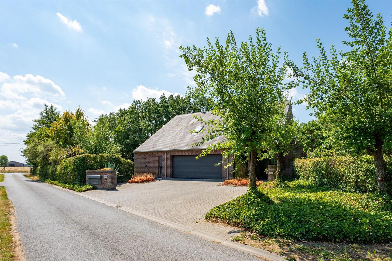 Zéér rustig gelegen woning met 5 slaapkamers en kantoorruimte te Kortemark 