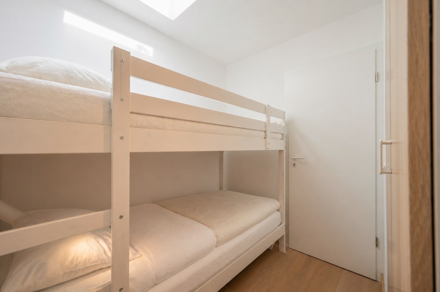 Penthouse duplex exceptionnel de 125 m² dans la résidence William, un bâtiment récent et élégant (2020), parfaitement situé au centre de Knokke. 