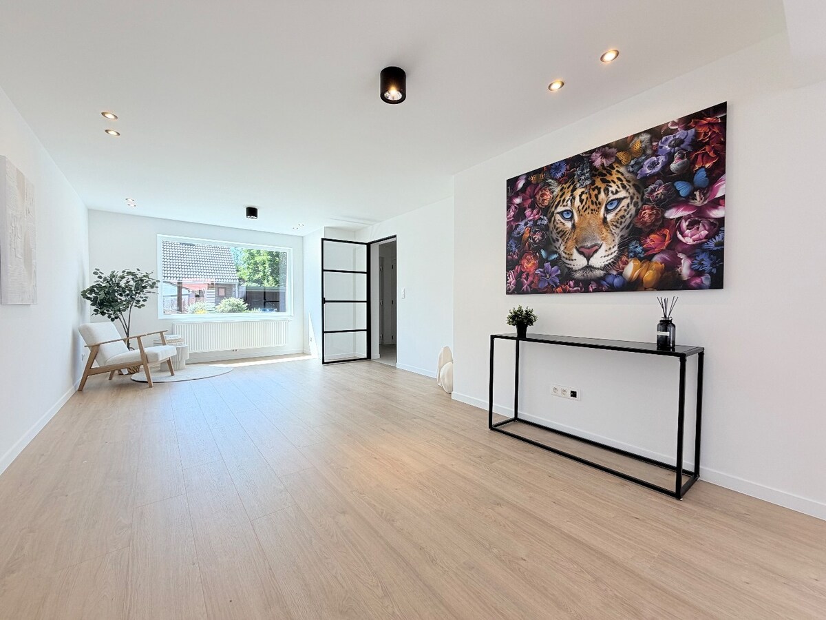 Prachtige gerenoveerde zeer ruime woning in een rustige wijk te  Gullegem ! *** NONO INSPIRED*** 