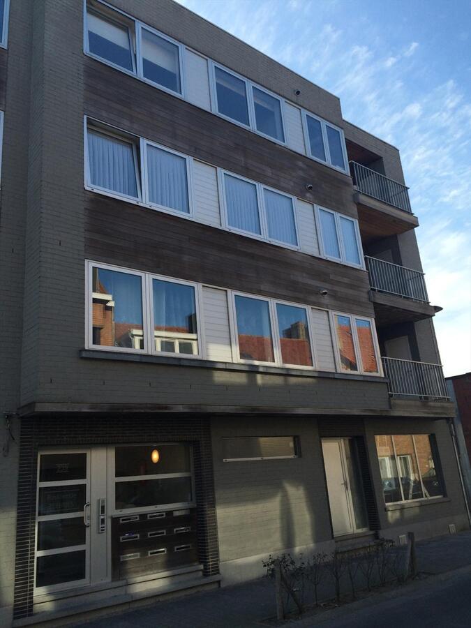 INSTAPKLAAR !! TWEE SLP APPARTEMENT MT GARAGE OP CENTRALE LIGGING 