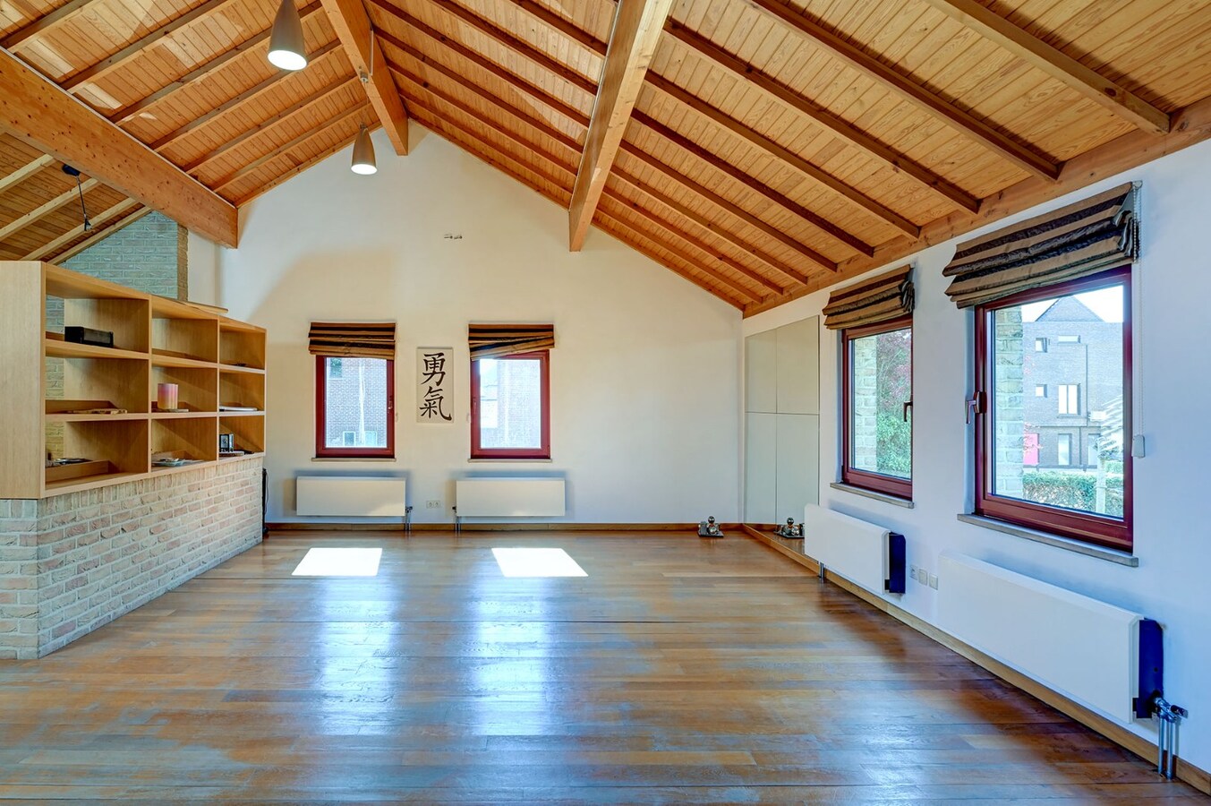 Uitzonderlijk kantoorgebouw met woonst 