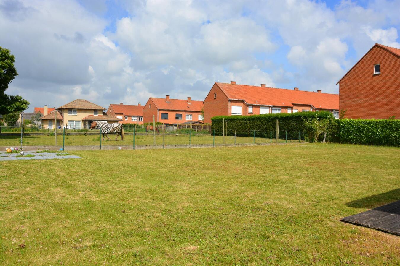 Ruime villa met zonnige tuin en 4 of 5 slaapkamers 