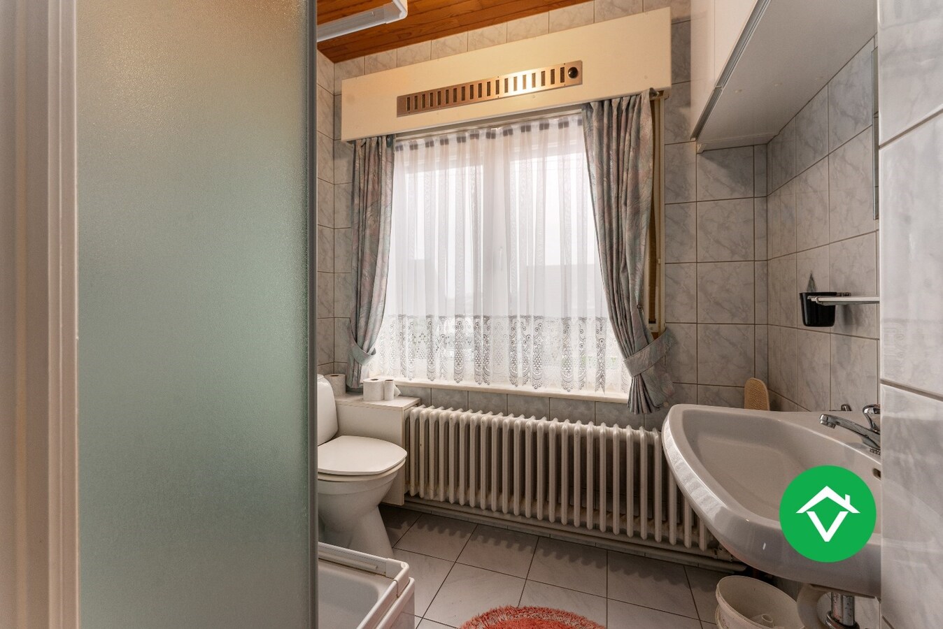 Ruime gezinswoning met vier slaapkamers en werkruimte te Kortemark 