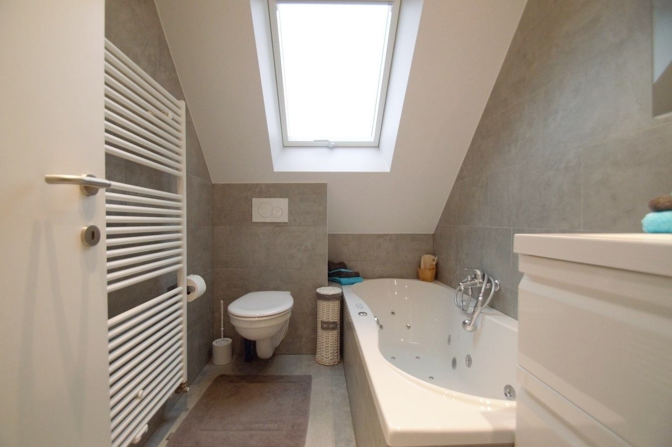 Fraai duplexappartement met 3 slpk. en 2 badk. in een zeer gegeerde residentie - Heist 