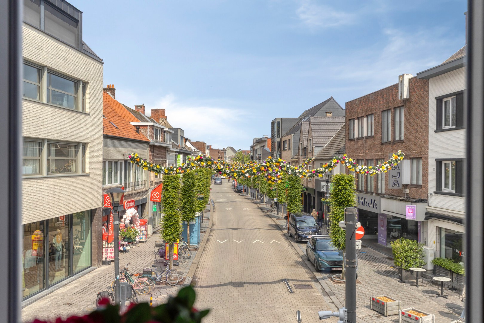 Handelswoning met 4 slpk. op een toplocatie in het hart van Geel 