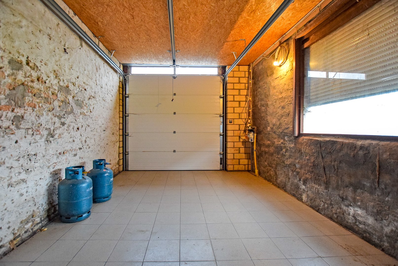 Gezellige woning te koop in Hoogstade met zongerichte tuin en zijtoegang. 