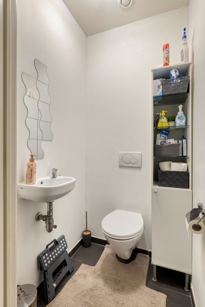 Instapklaar gelijkvloers appartement met 2 slpk. en ruim terras in Geel 