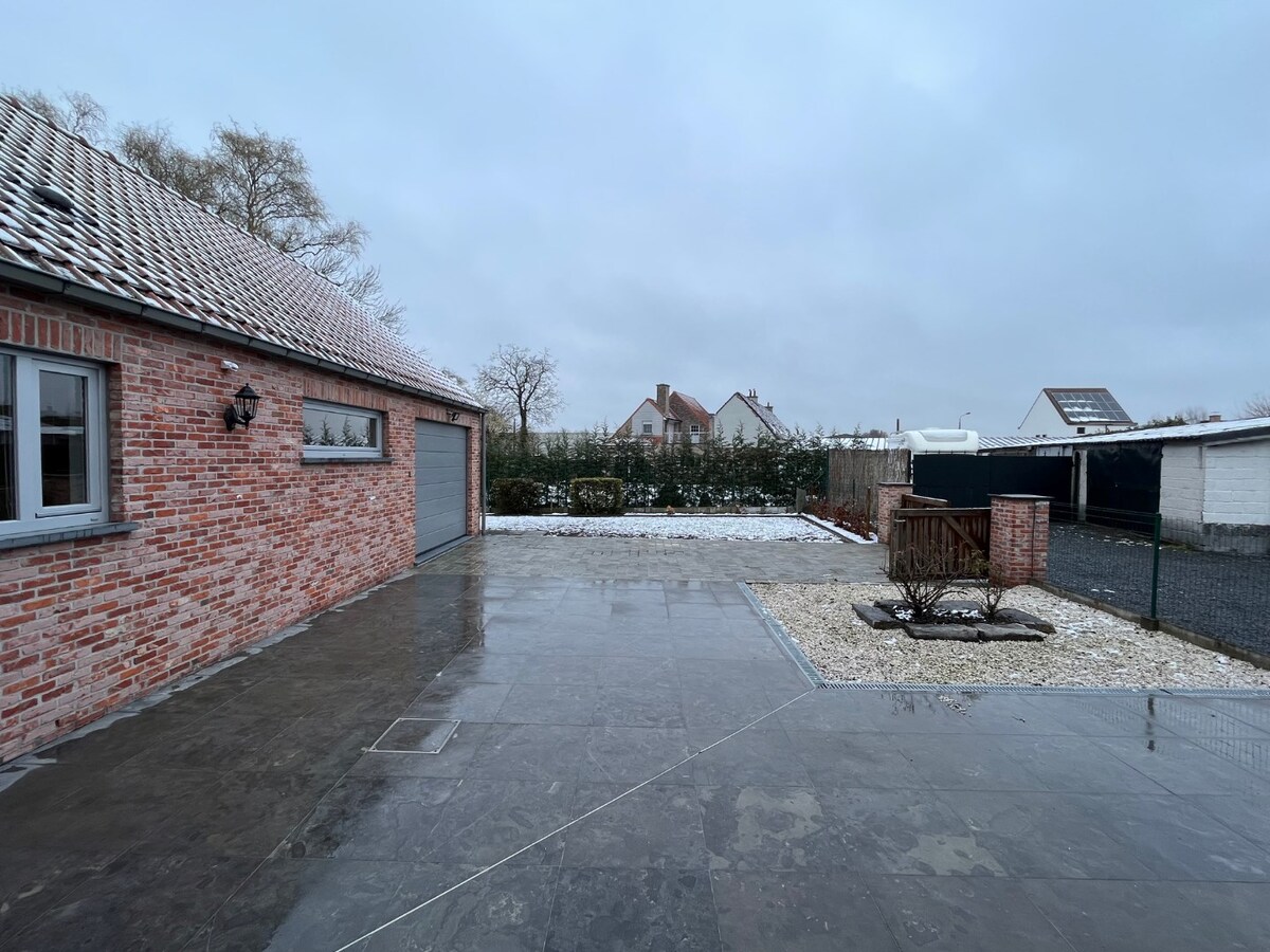 Bijzonder ruime, praktisch ingedeelde gezinswoning 