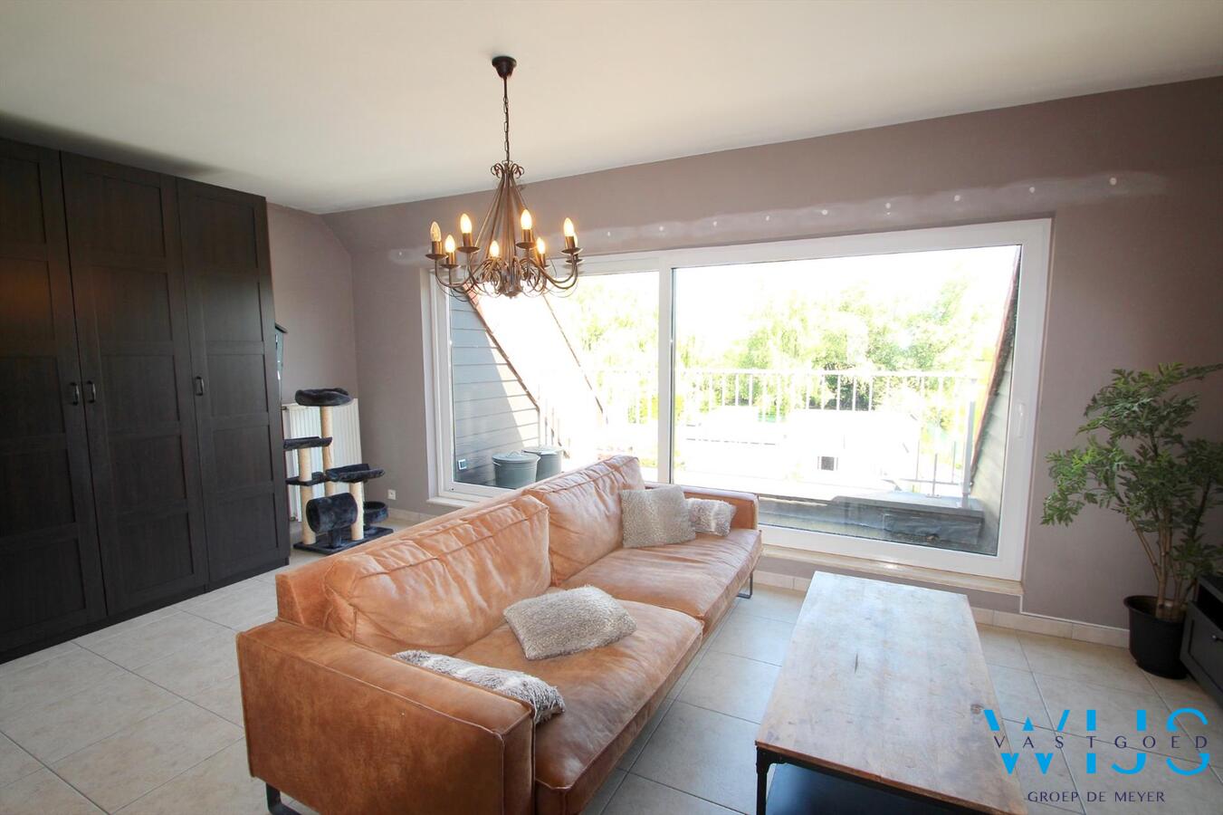 Gezellige 2 slaapkamerduplex mét garage 