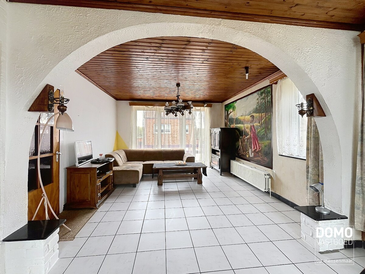 WONING MET TWEE SLAAPKAMERS, INPANDIGE GARAGE OP EEN PERCEEL VAN 5A35CA IN SINT-TRUIDEN 