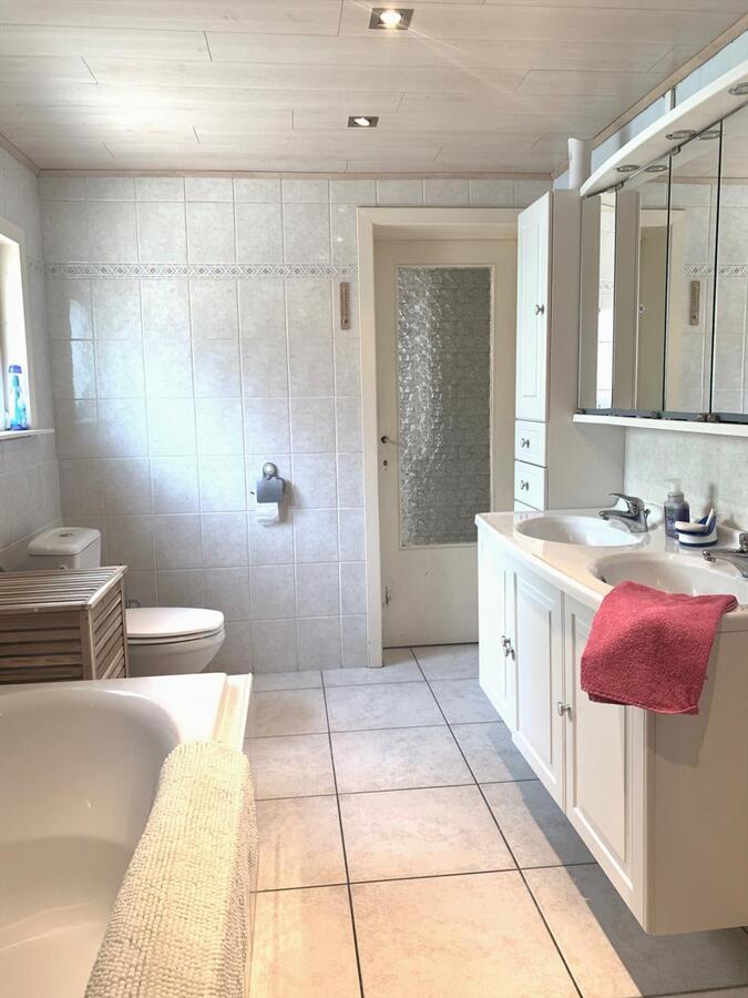 KNAP GERENOVEERDE STADSWONING MET TUIN TE BREDENE 