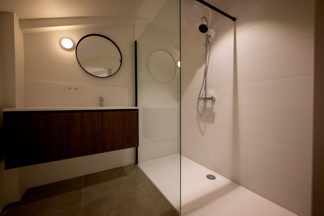 Exclusive professional equestrian accommodation (new construction) with villa on approximately 9 hectares in Neerpelt. 