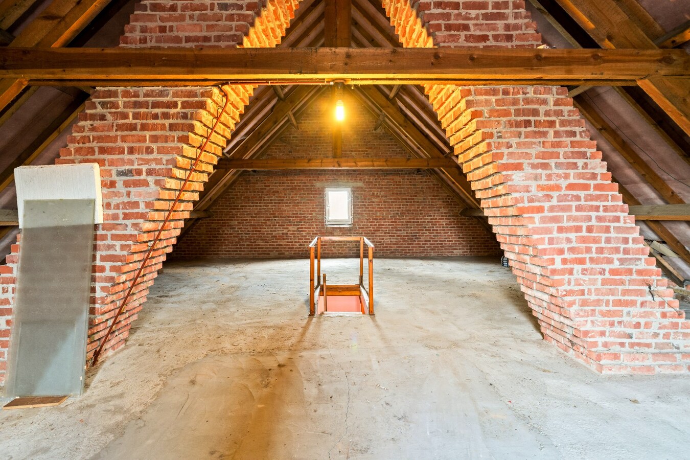 Ruime woning met loods op 882 m² 