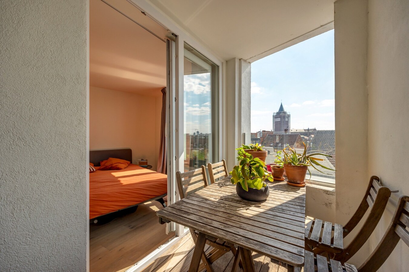 Kwaliteitsvol gerenoveerd appt. met terras te Borgerhout! 