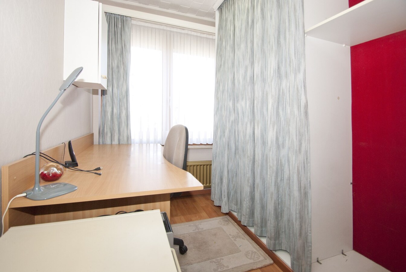 Gezinswoning met 3 slks - tuin - toplocatie. 