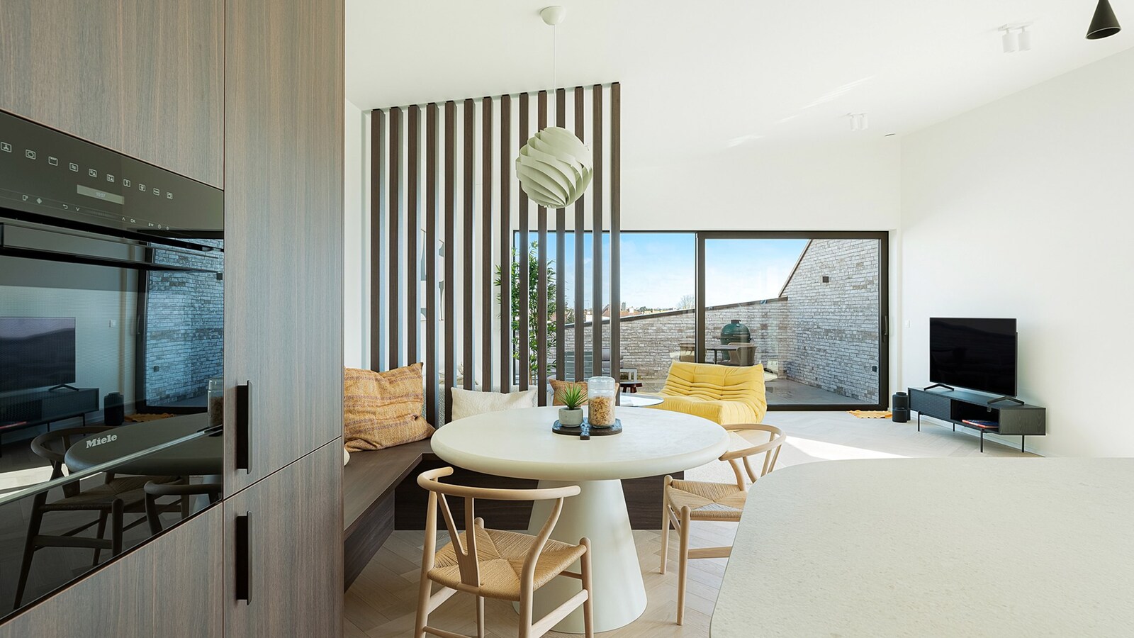 Exclusief verblijf met lift, terrassen en uitzonderlijke volumes in een groene-autovrije verkaveling te Knokke. 