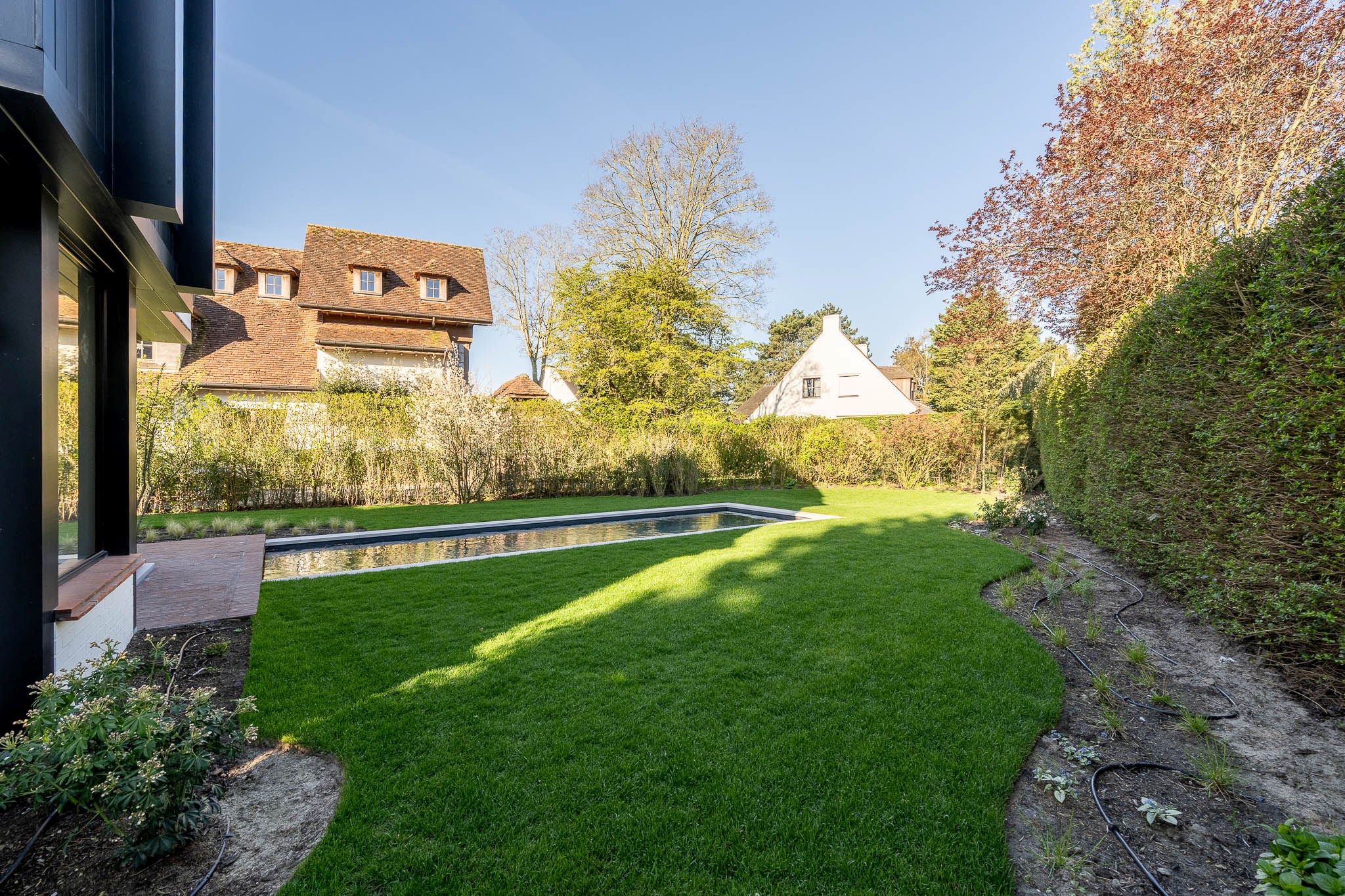 Luxueus gerenoveerde koppelvilla met zwembad in de Noordzeelaan te Knokke. 