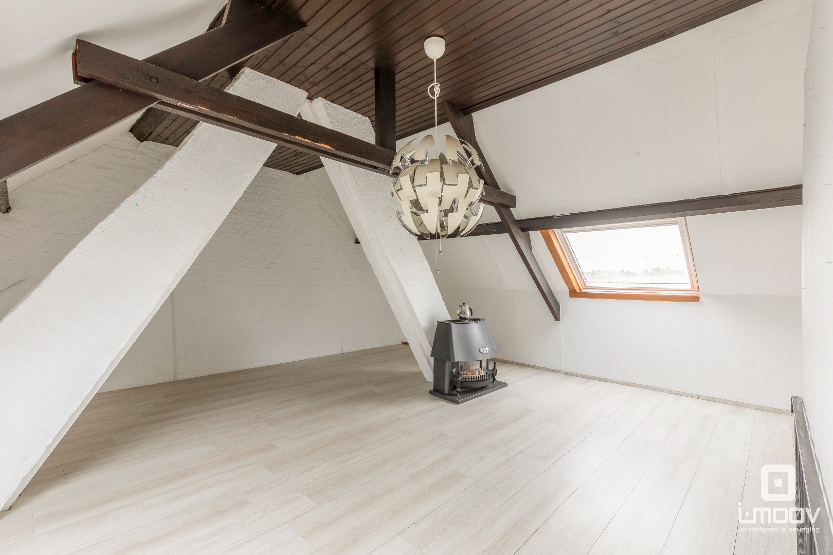 Ruime eigendom gemengd gebruik met 4 slaapkamers 