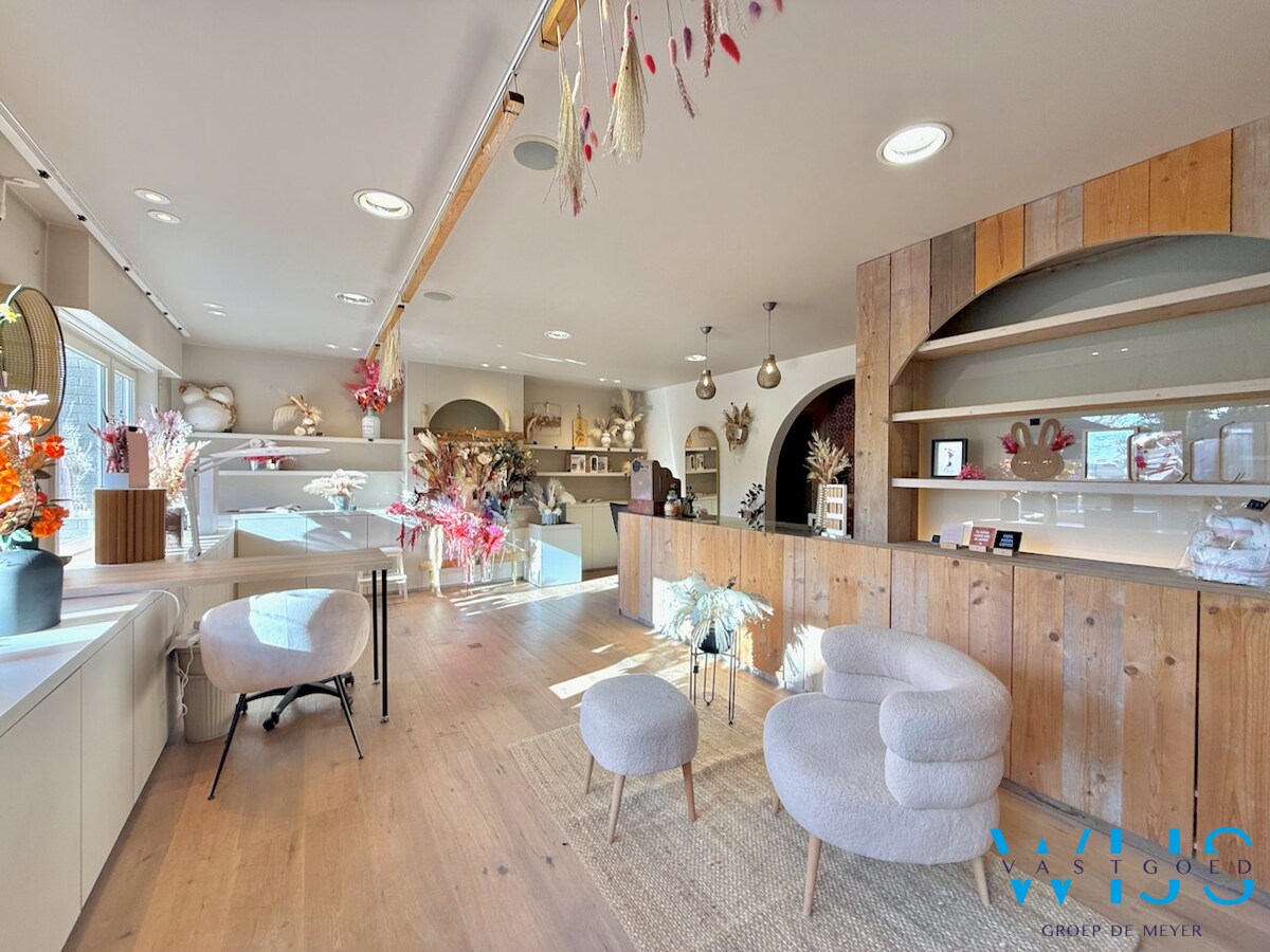 Toffe winkelruimte in centrum Ertvelde ! 