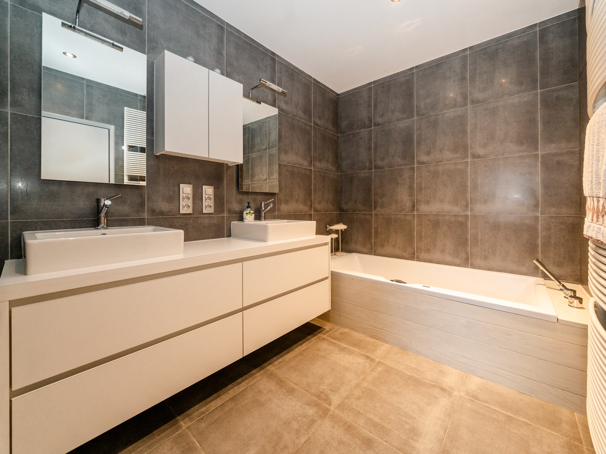 Moderne nieuwbouwvilla met zicht op groen 