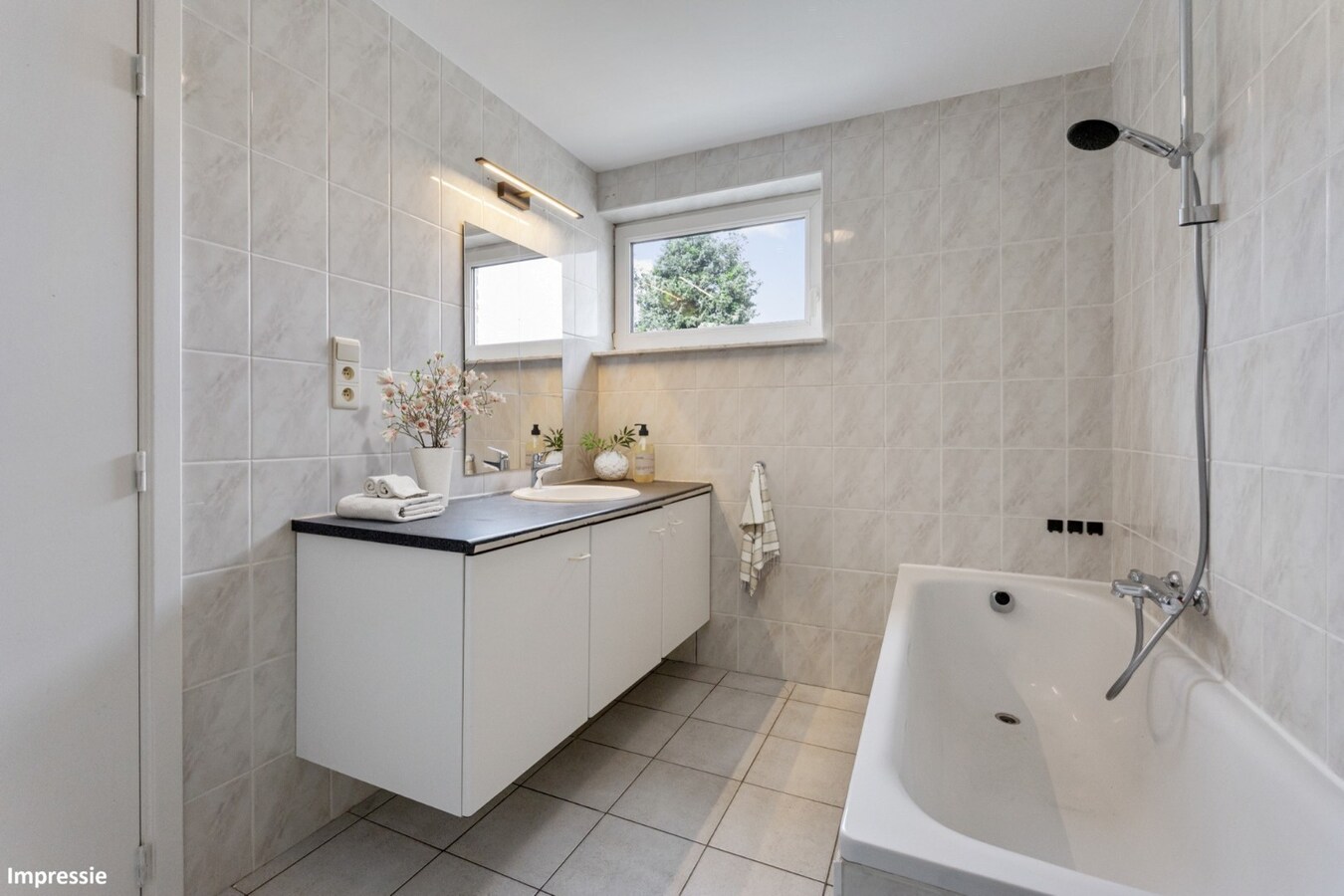 Uitstekend gelegen, betaalbaar en lichtrijk appartement te Lummen 