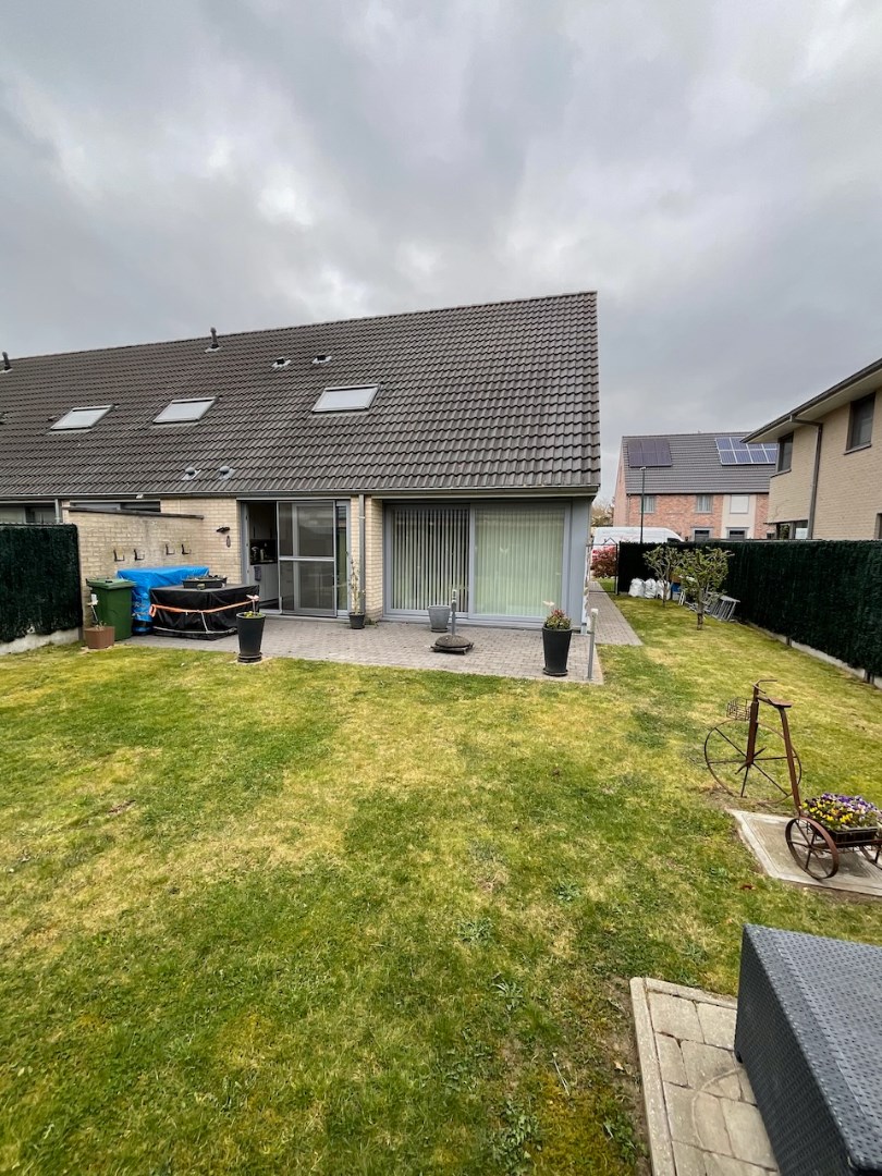 Half open bebouwing met 3 slaapkamers 