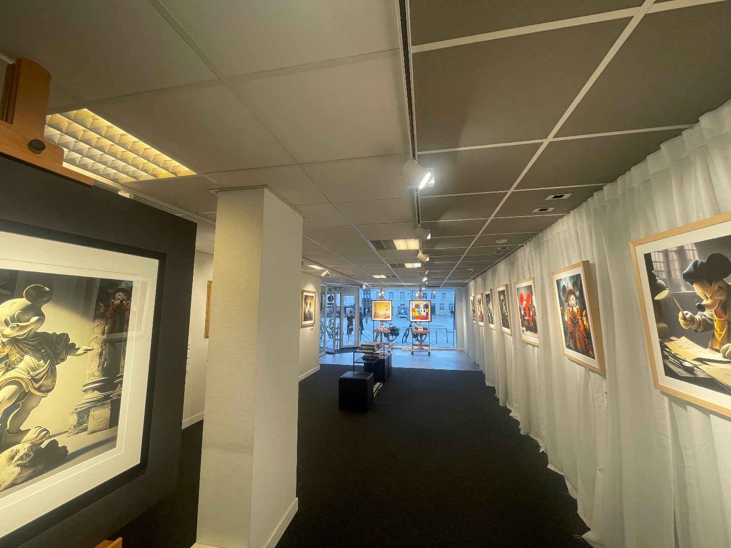 Ruim handelspand (+/- 400m²) te huur gelegen op TOPLOCATIE in Geel! 