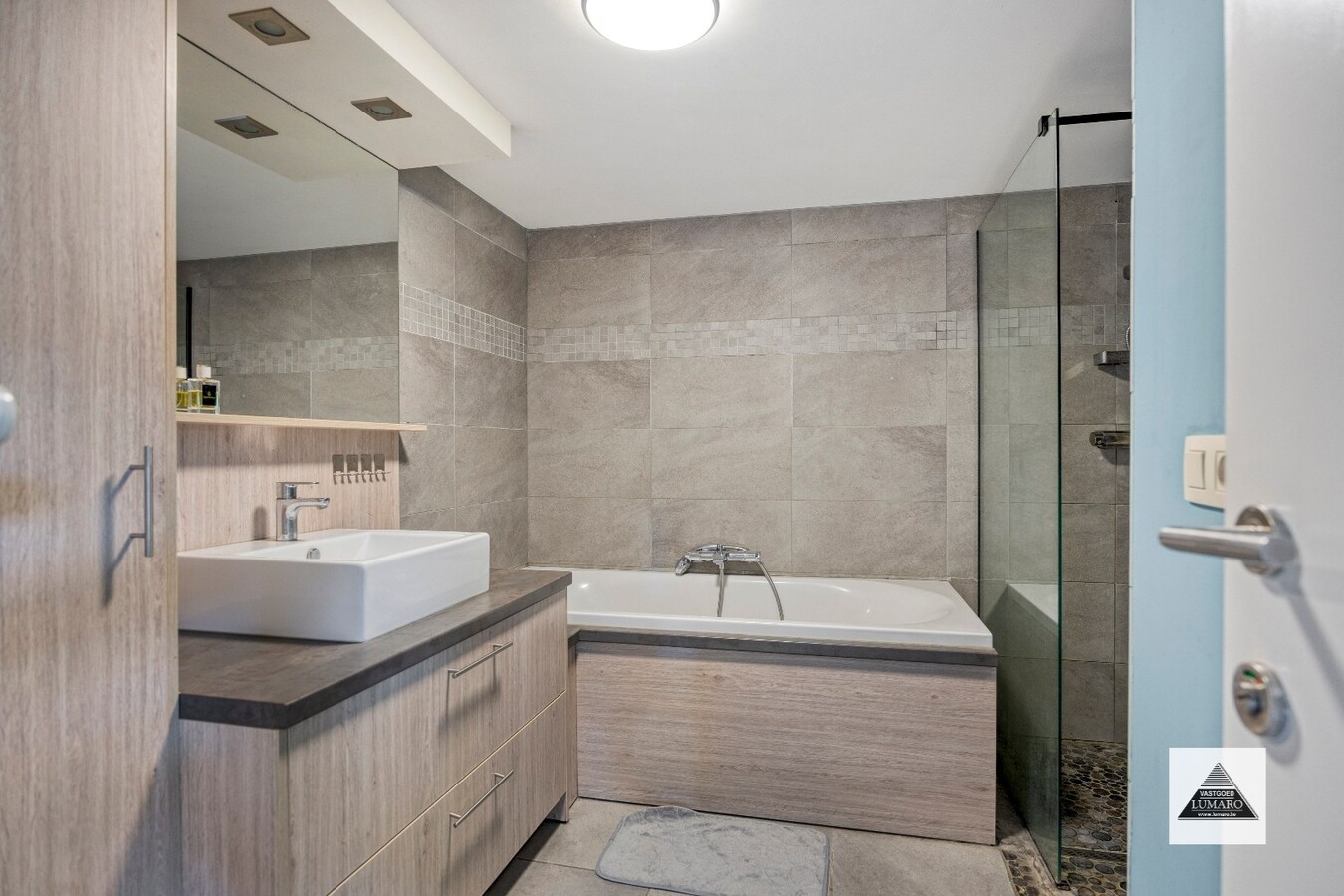 Gezinswoning met 5 slaapkamers, zonnepanelen 