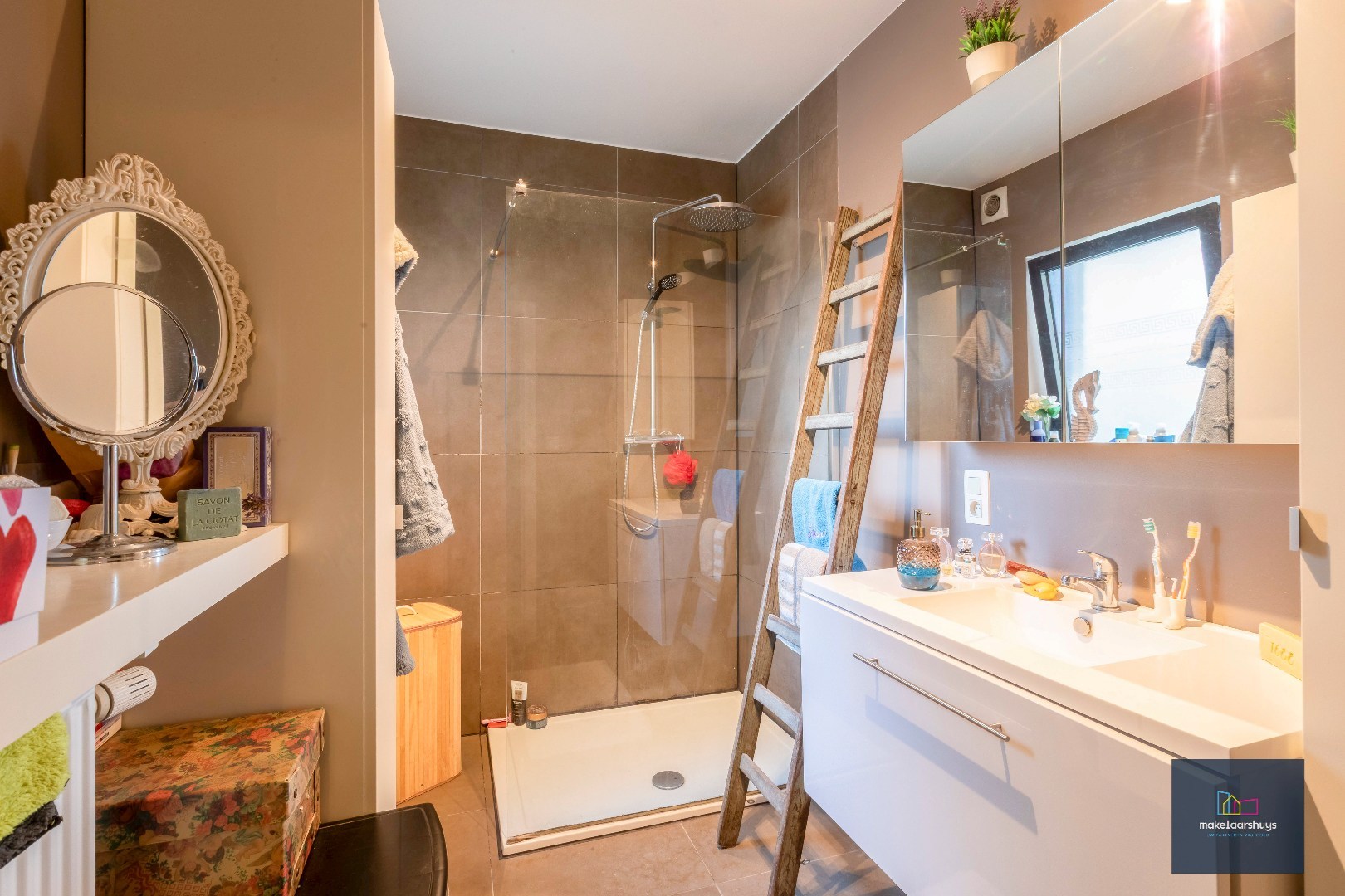 Instapklaar 2-slpk app. met alle comfort + staanplaats 