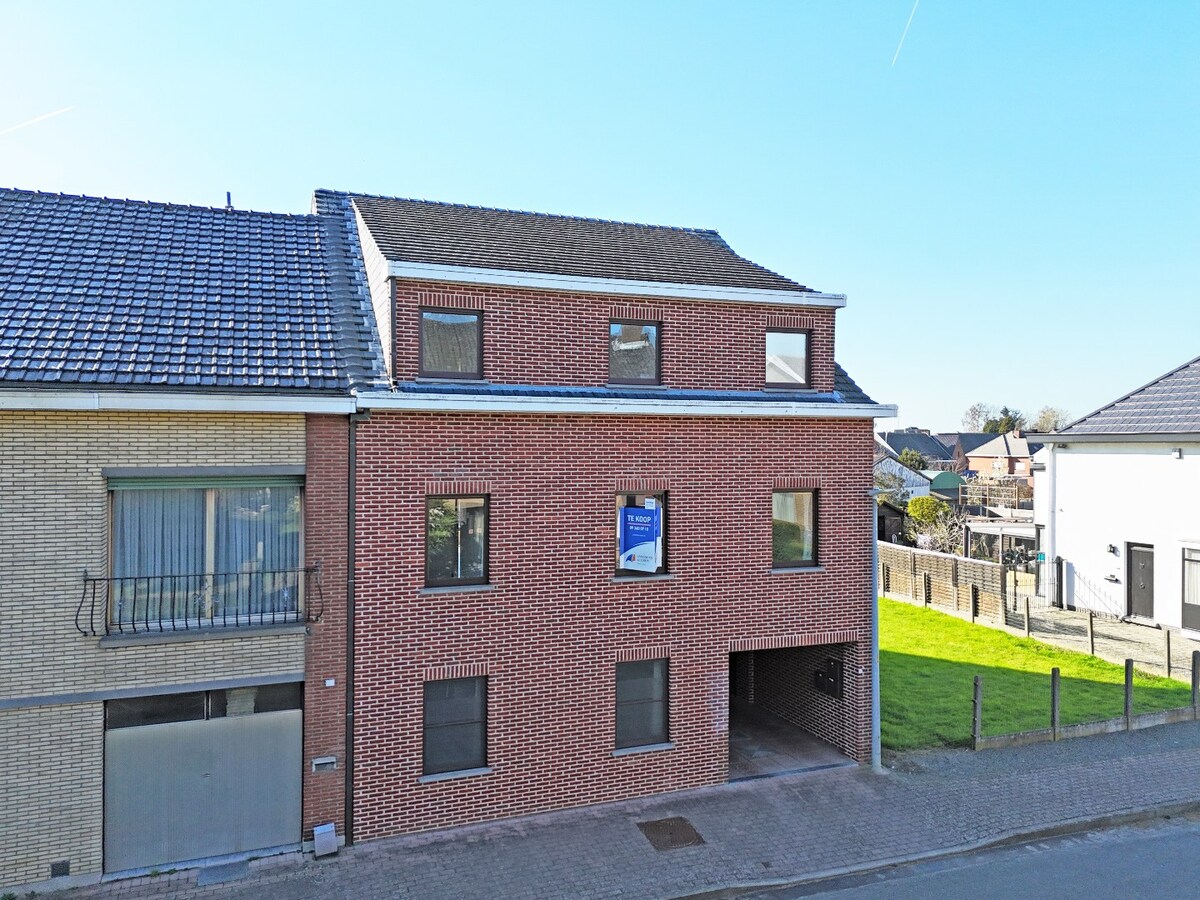 Leuk appartement met groot terras en garage nabij centrum Zottegem 