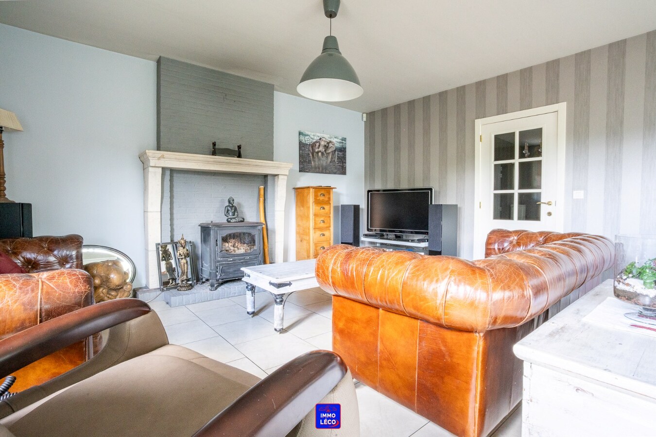 Plain-Pied érigé sur 808m², clos résidentiel prisé, garage et carport, COUP DE COEUR ! 
