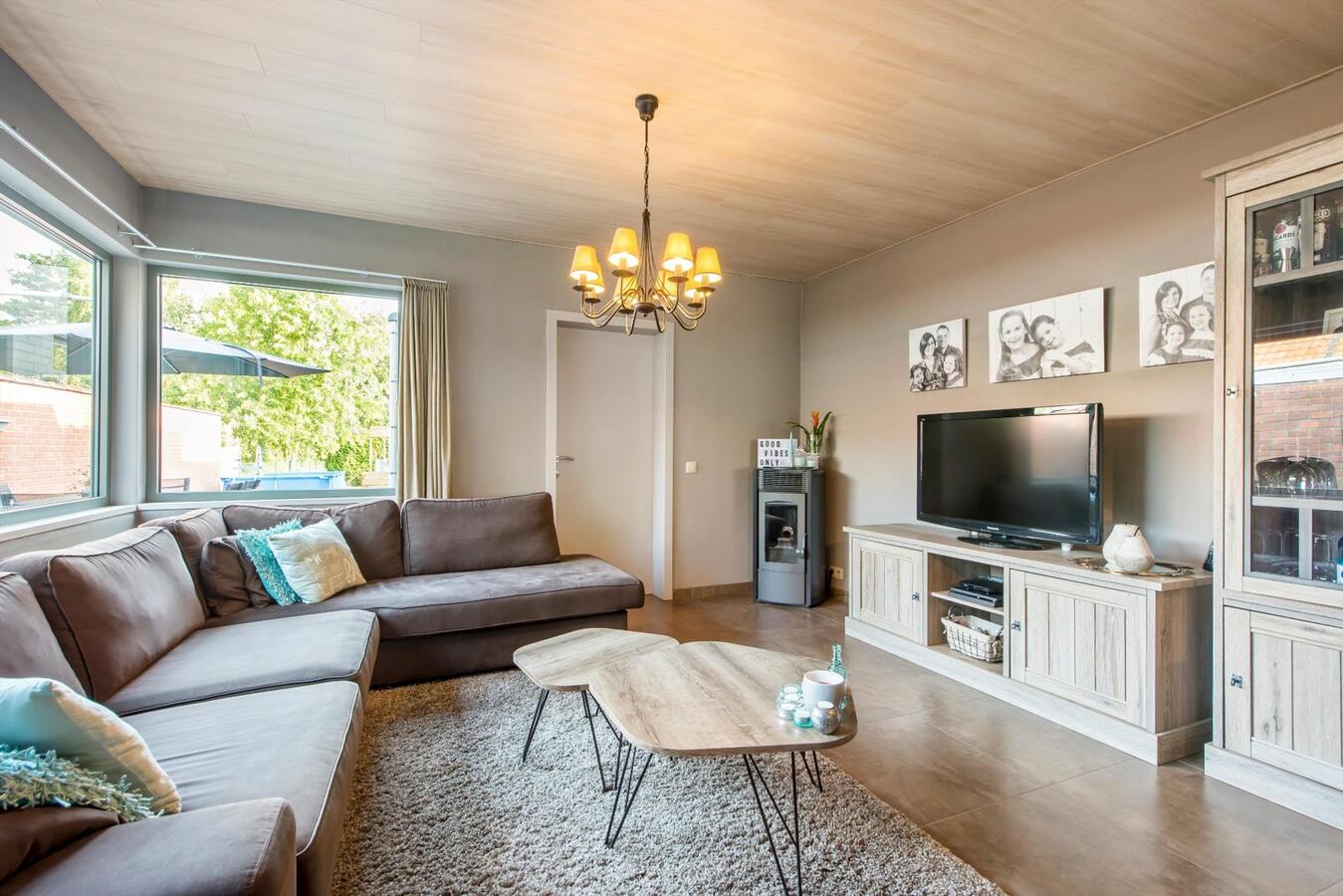 Volledig instapklare woning met 3 slaapkamers en mooie tuin in het hartje van Jonkershove. 