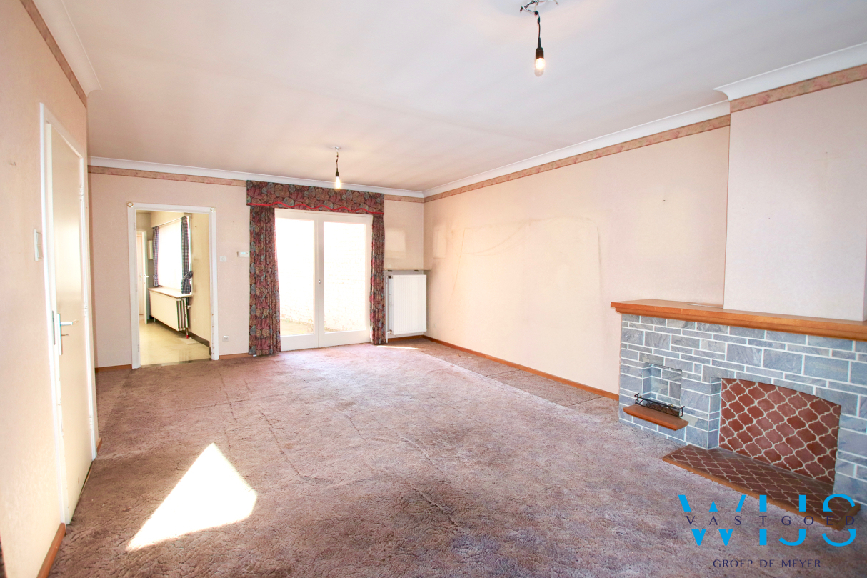 Te renoveren gezinswoning op een zonnig perceel van 1184m² te Wachtebeke ! 