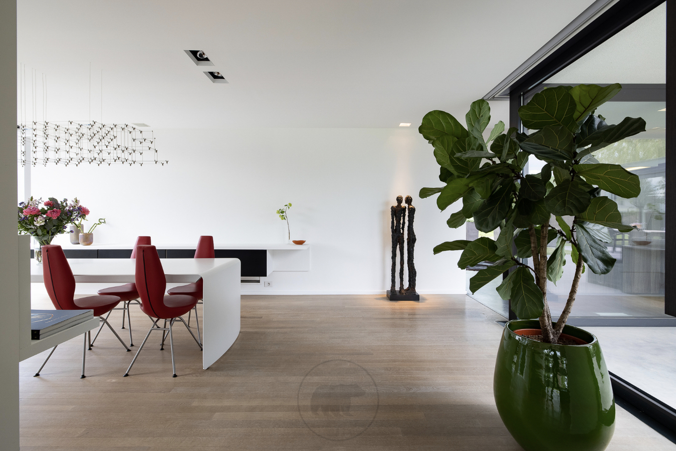 Buitengewone design villa op unieke ligging te Lochristi 