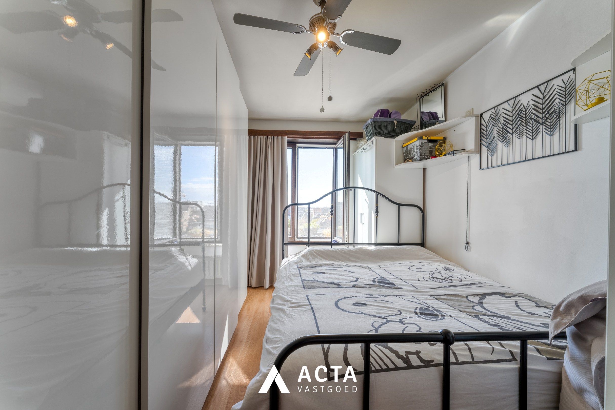 Dakappartement met zonnige terrassen in Mariakerke 