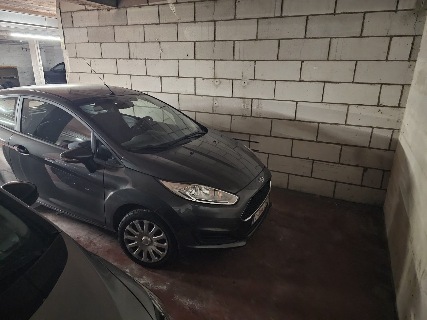 Gunstig gelegen staanplaats in afgesloten private garage 