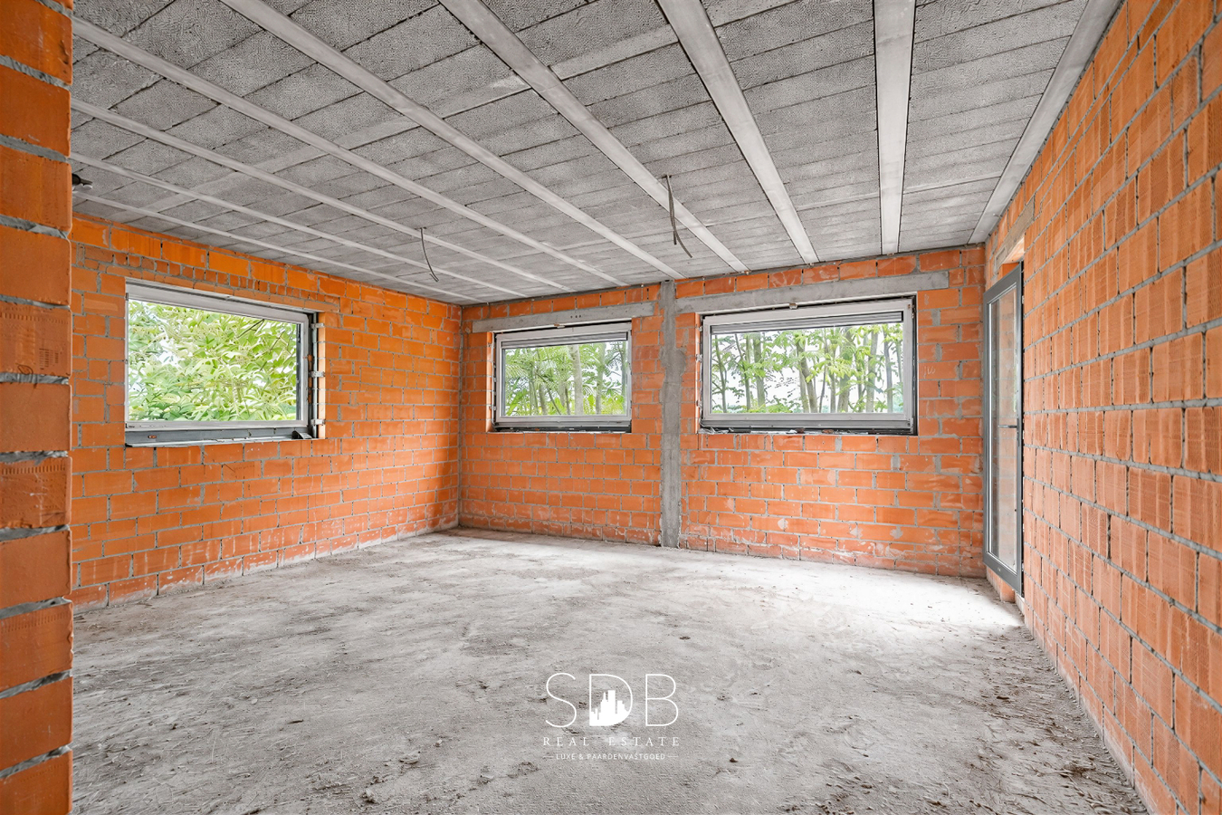 Authentieke hoeve met achterliggend groen op 5.192m² 