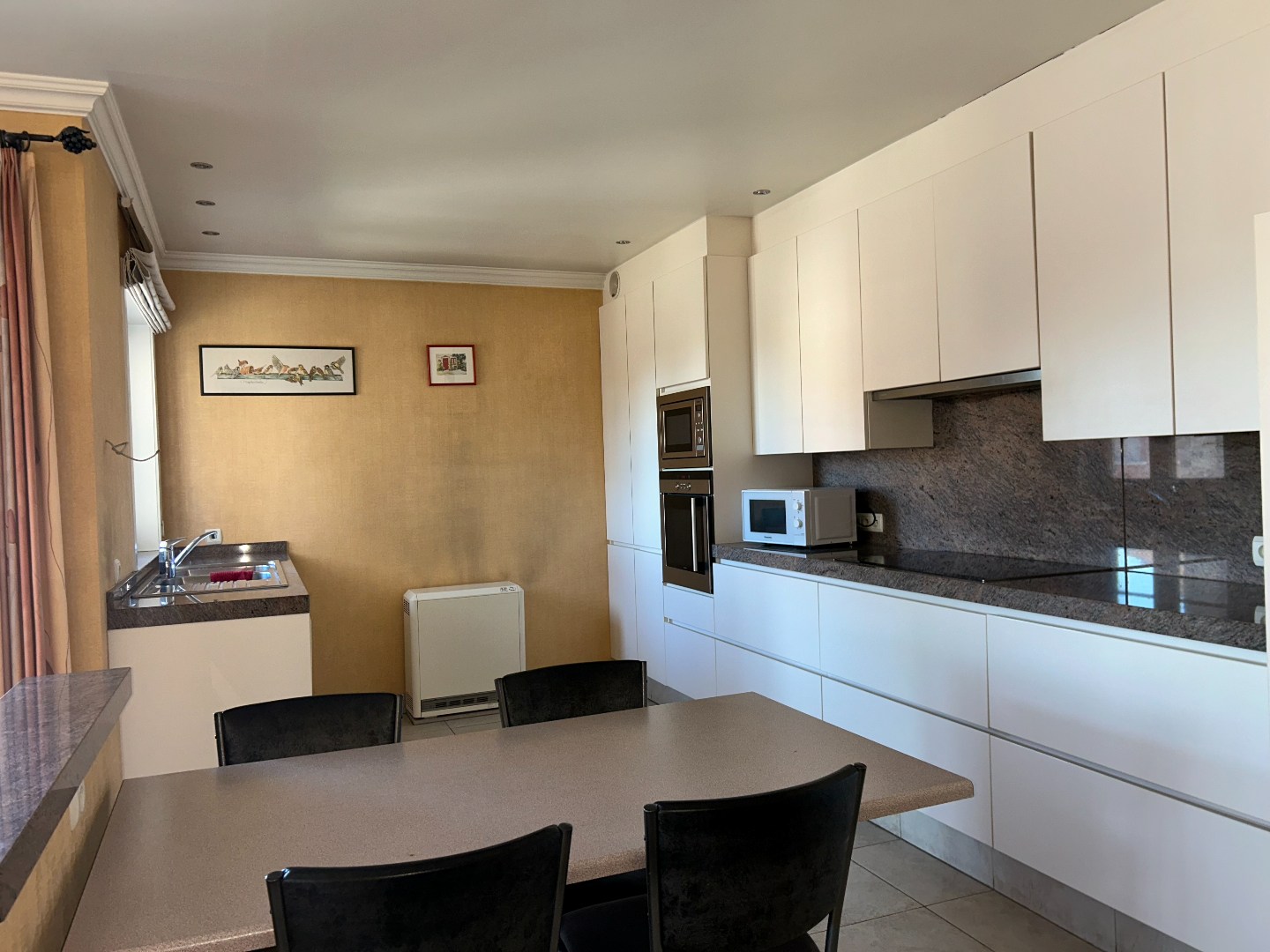 Prachtig hoekappartement met garage en private berging 