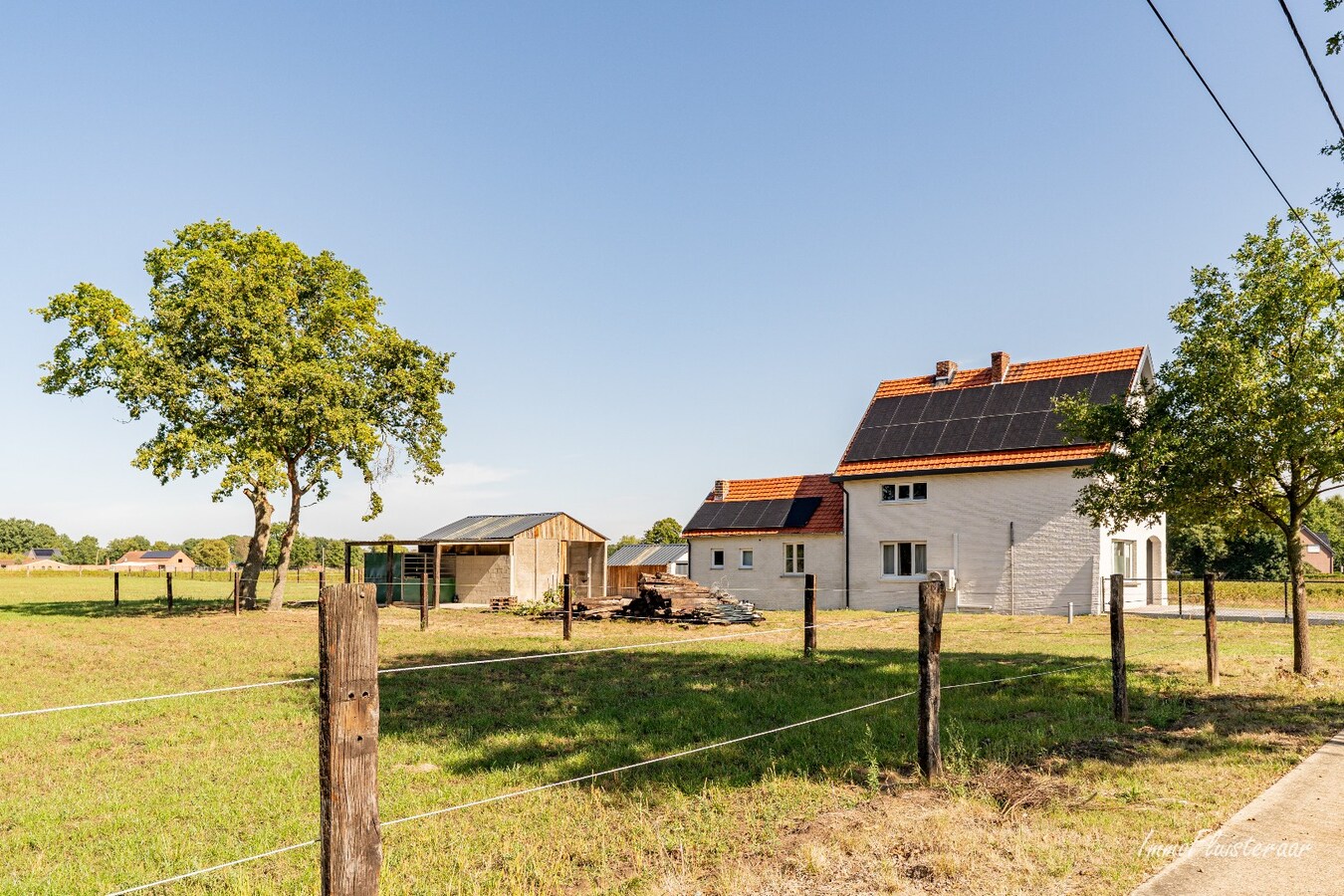 Veelzijdige woning met paardenstallen op ca. 2ha te Helchteren 