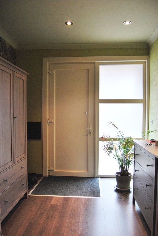 Instapklare woning met 2 stallen op ca.4000m² te Lebbeke 