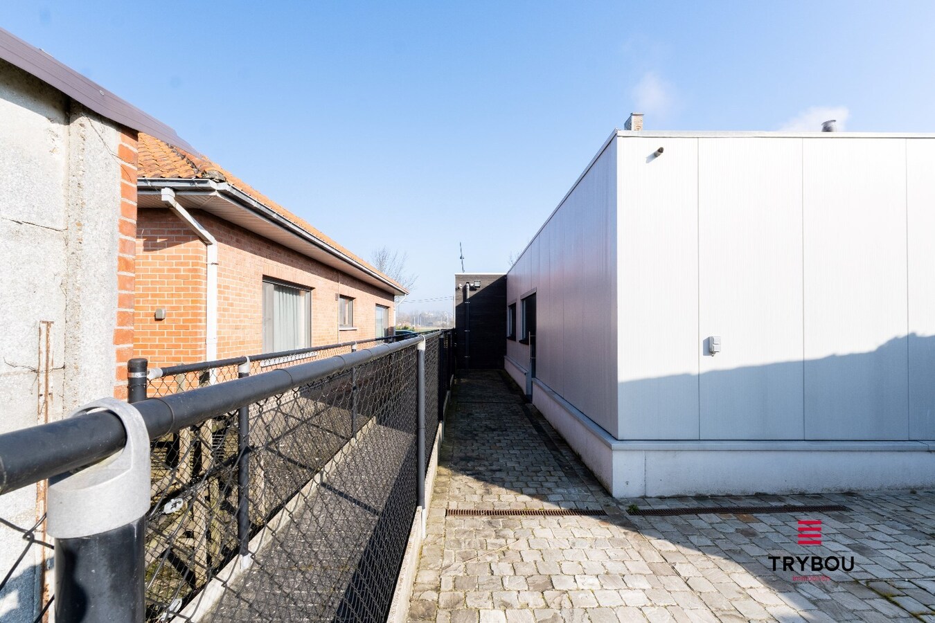 Commercieel pand met woonmogelijkheden op uitstekende ligging 